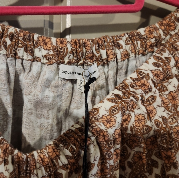 Cupcakes and Cashmere top - Picture 4 of 6